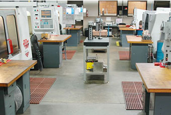 中国北车选用的钳工台