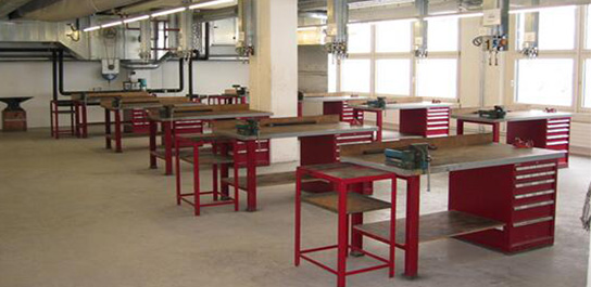 山东发电设备厂使用钳工工作台品质升级